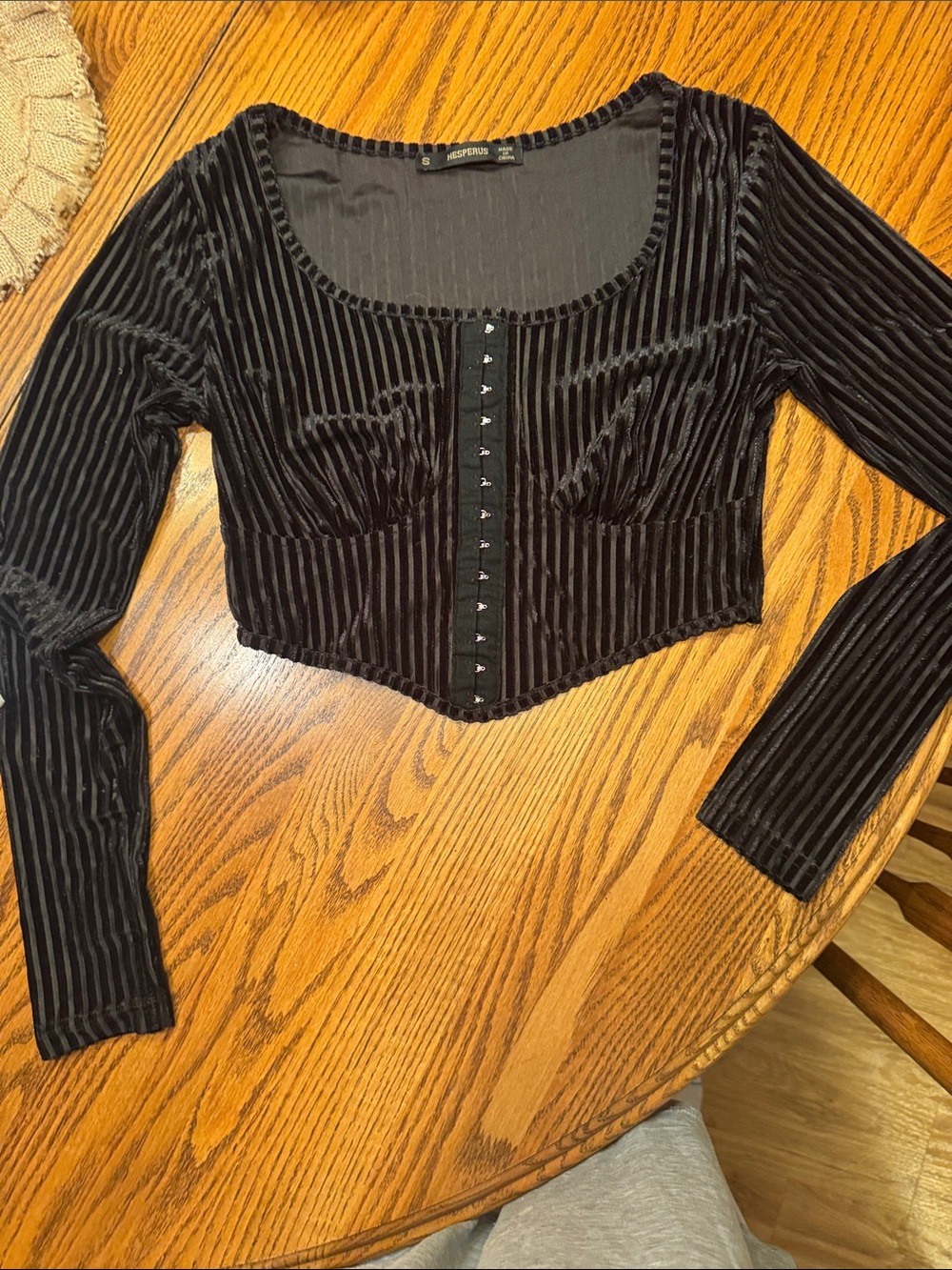 Velvet Hook-and-Eye Long Sleeve Crop Top - Black